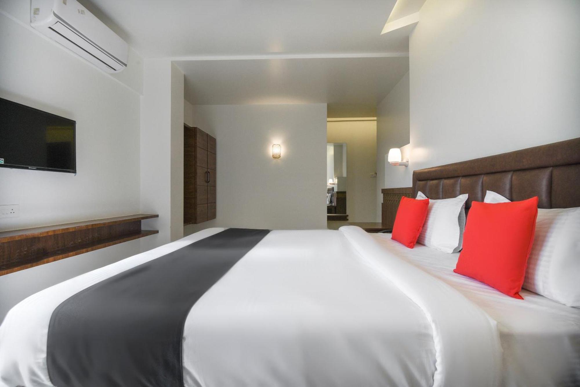 Oyo Flagship Hotel Shreeyash Executive Mangvadi Экстерьер фото