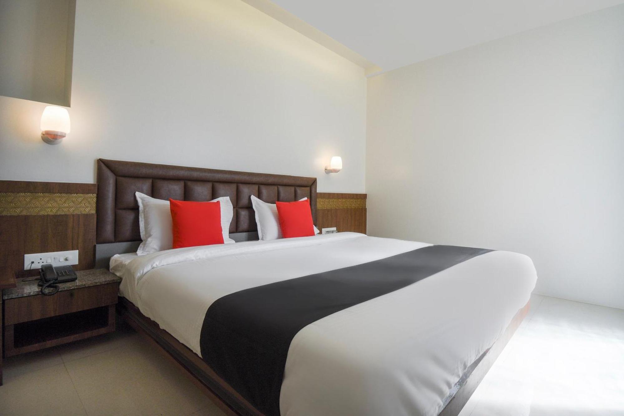 Oyo Flagship Hotel Shreeyash Executive Mangvadi Экстерьер фото