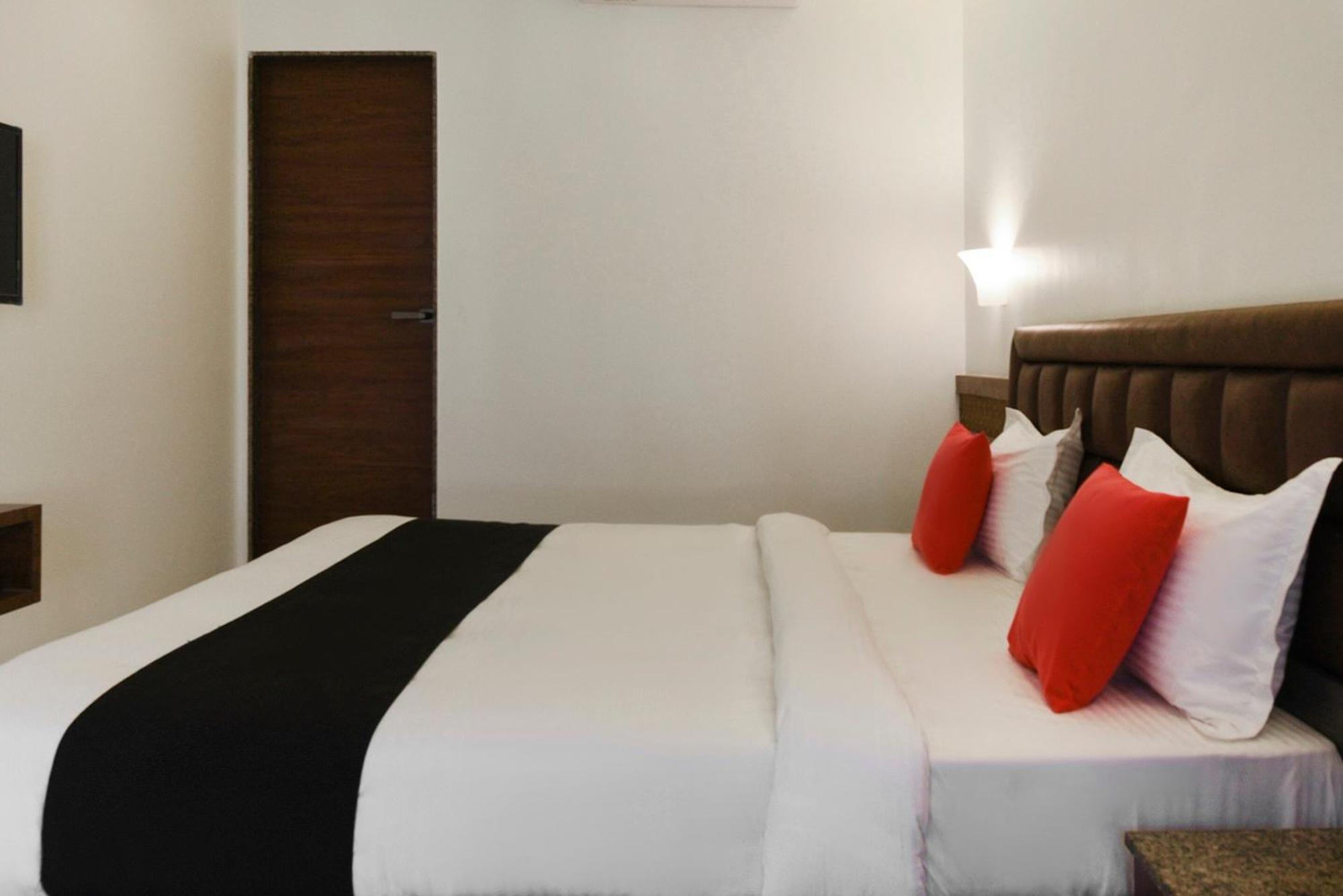 Oyo Flagship Hotel Shreeyash Executive Mangvadi Экстерьер фото