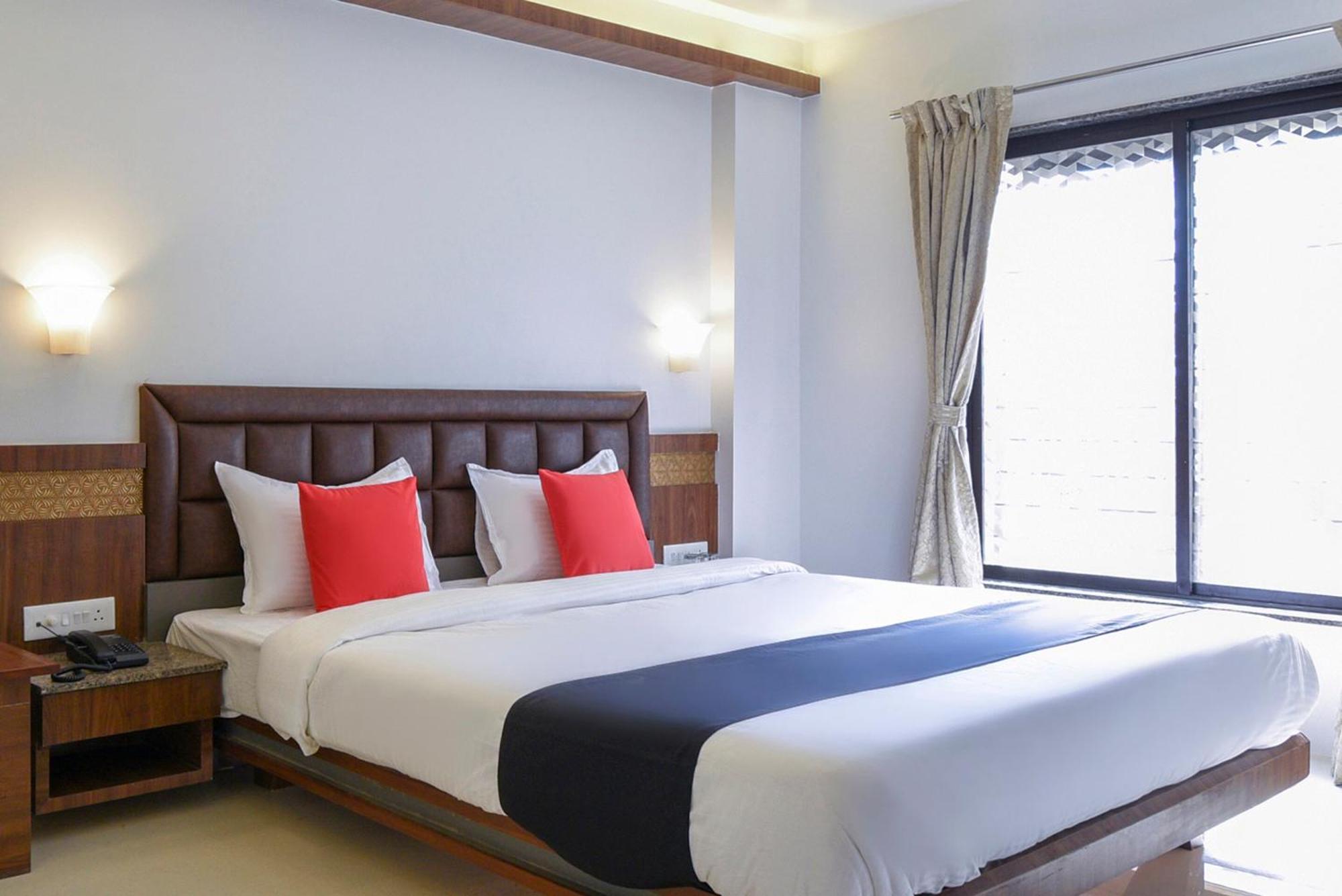 Oyo Flagship Hotel Shreeyash Executive Mangvadi Экстерьер фото