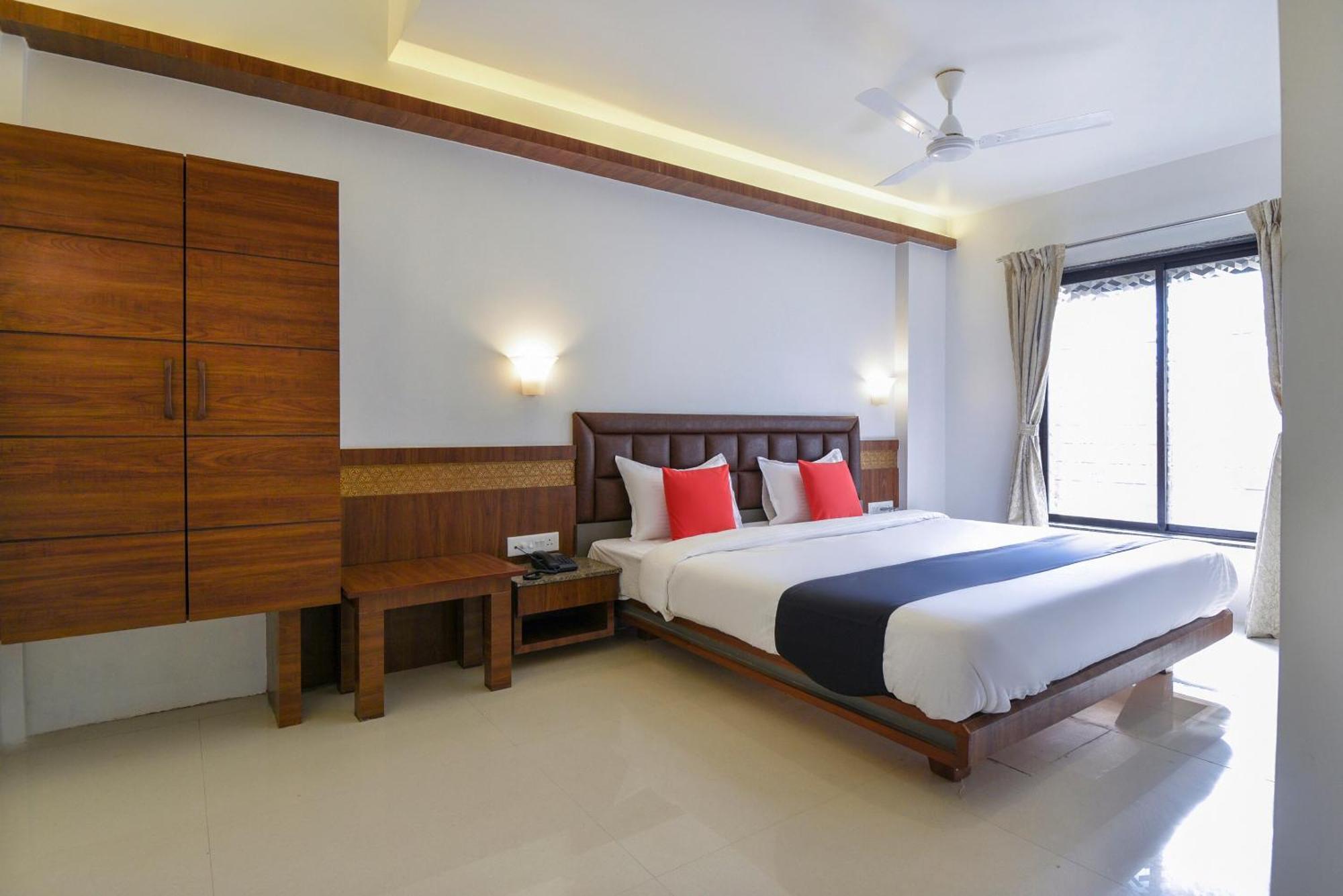 Oyo Flagship Hotel Shreeyash Executive Mangvadi Экстерьер фото