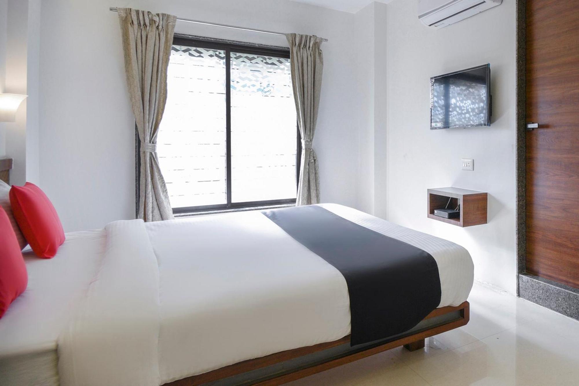 Oyo Flagship Hotel Shreeyash Executive Mangvadi Экстерьер фото