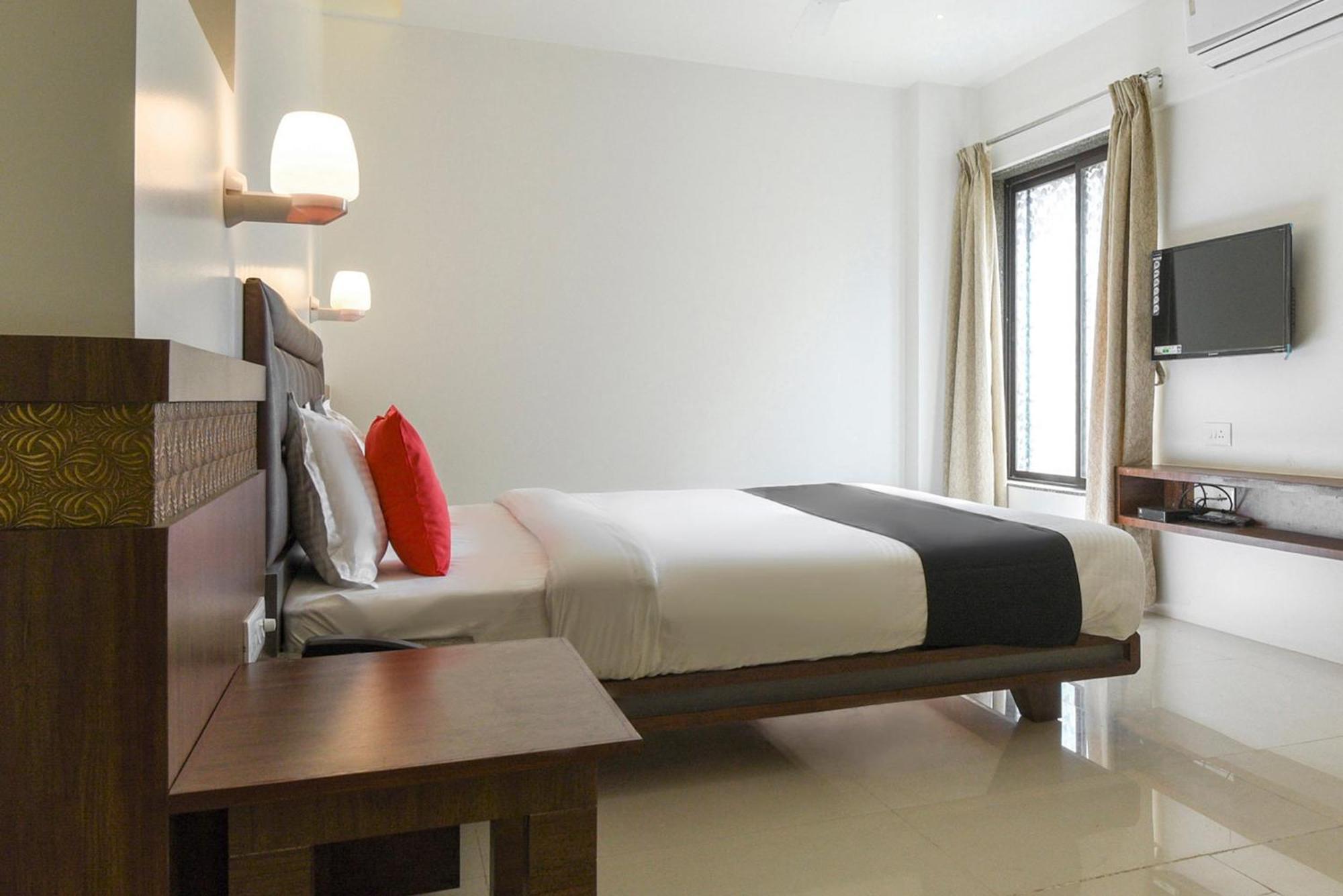 Oyo Flagship Hotel Shreeyash Executive Mangvadi Экстерьер фото