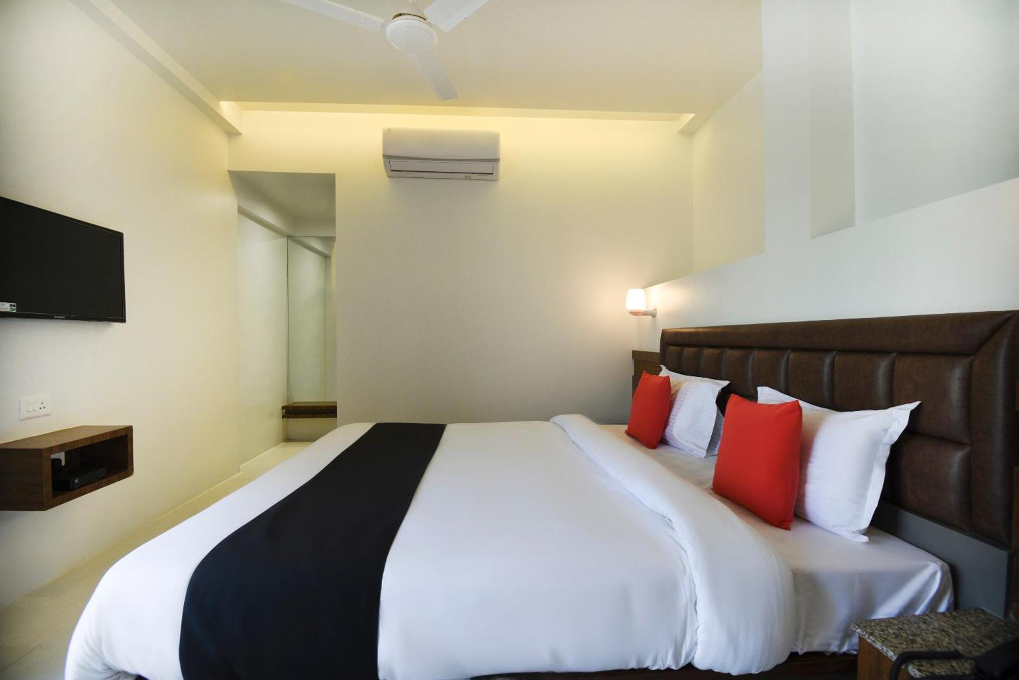 Oyo Flagship Hotel Shreeyash Executive Mangvadi Экстерьер фото