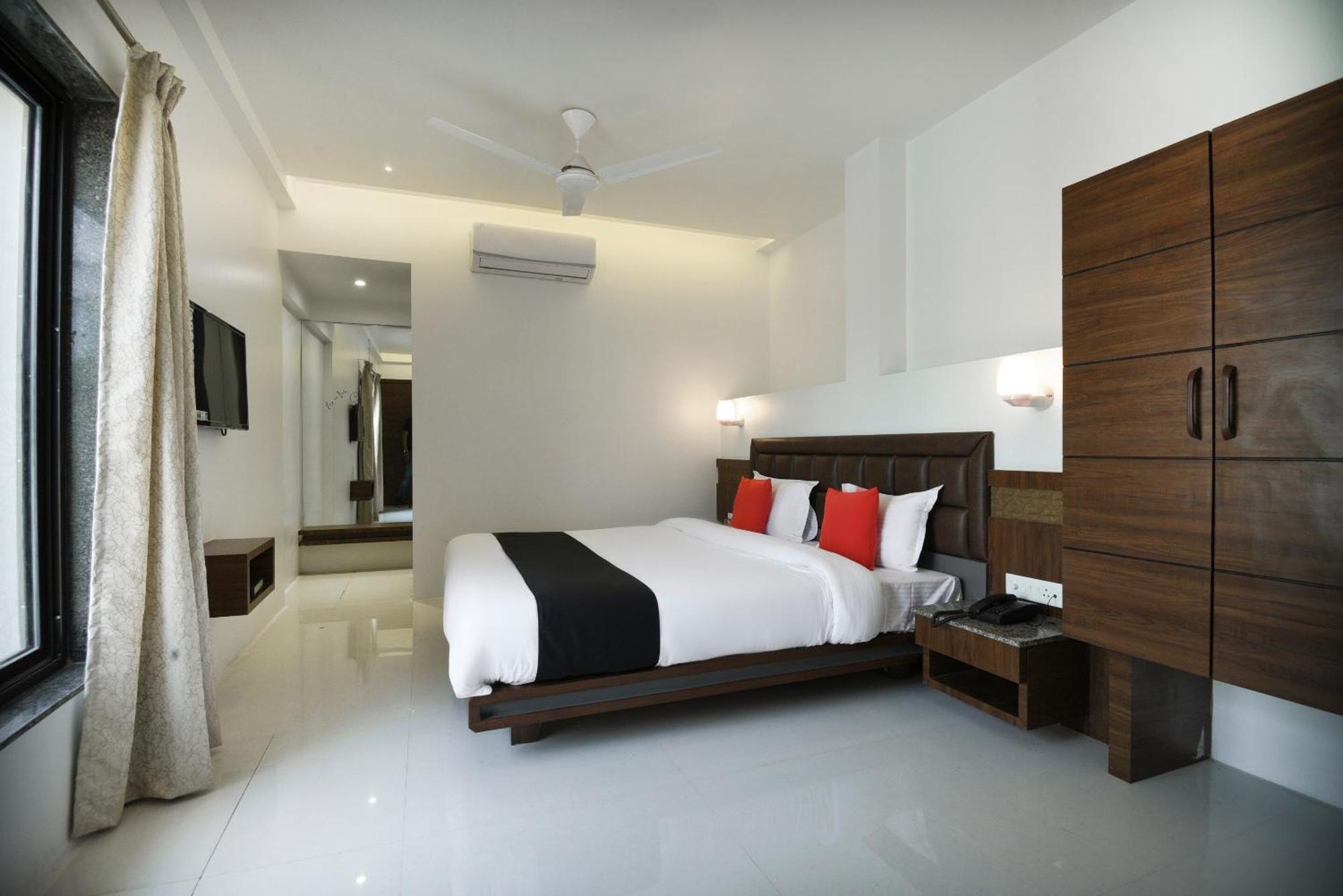 Oyo Flagship Hotel Shreeyash Executive Mangvadi Экстерьер фото